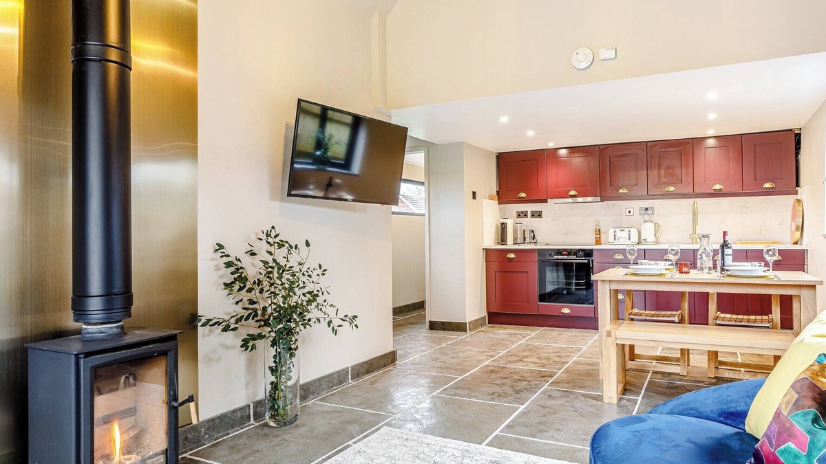 Warminster Cottage | The Telephone Exchange