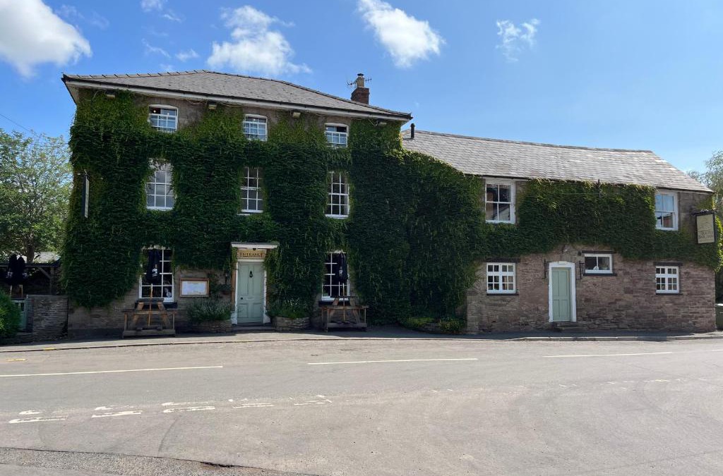 Ewyas Harold Hotel | The Temple Bar Inn