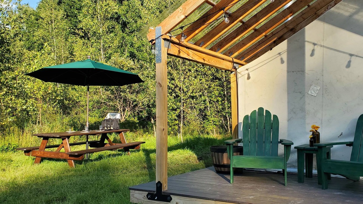 Thompson Ridge House | the Tent at Dunhill Pond