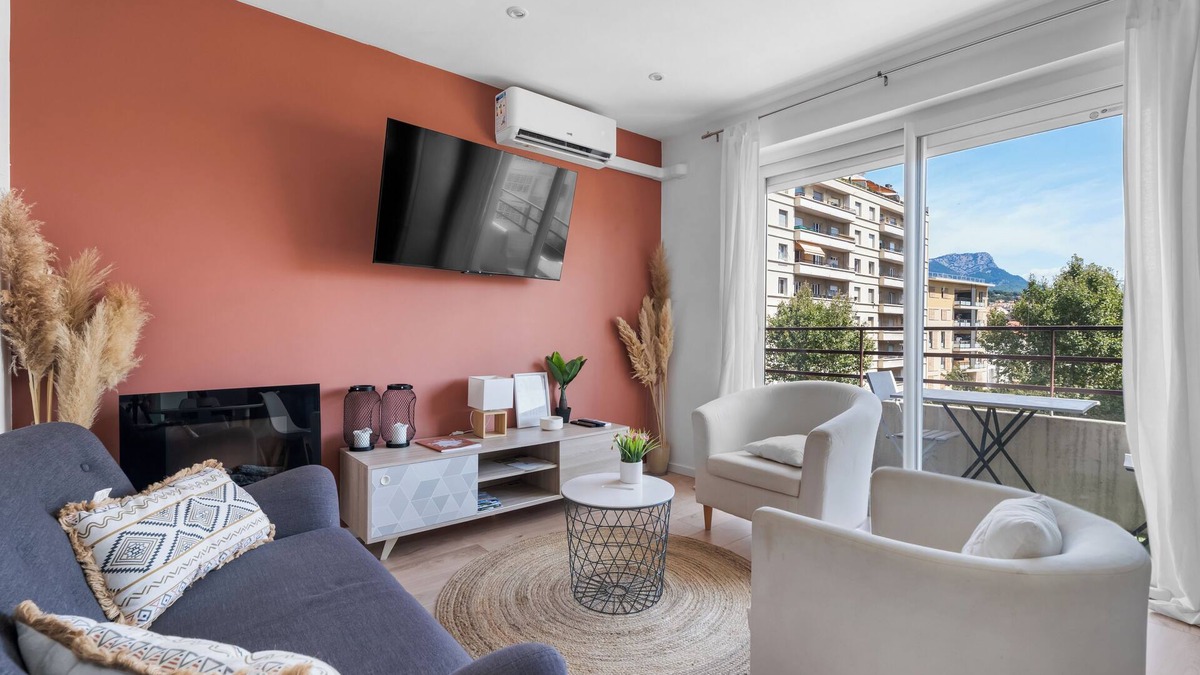 Toulon Apartment | The Terra-Cota at 10" Station-port-beach 3 quiet private bedrooms with WIFI