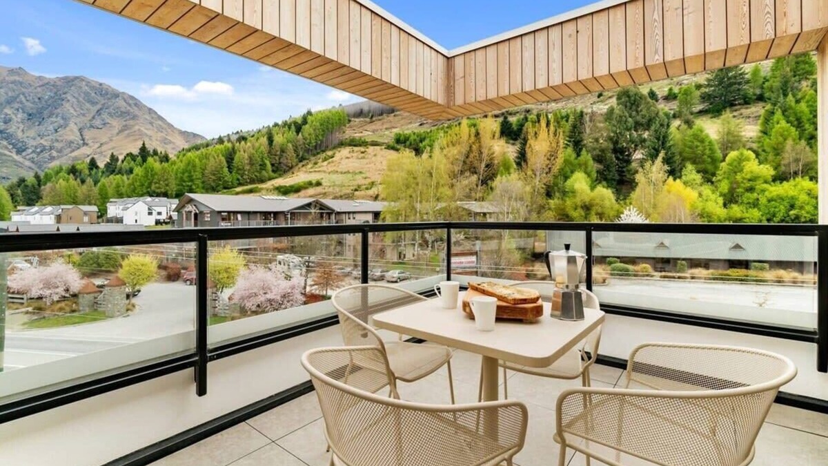 Arthur's Point Apartment | The Terrace at La Residence du Parc