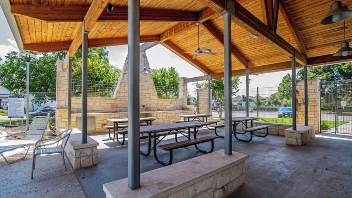 Austin House | The Terracotta Loft- Community Pool- Close to airport and Austin Downtown