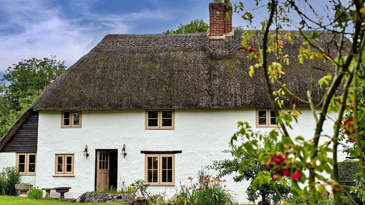 Blandford Forum Cottage | The Thatch at Winterborne Houghton