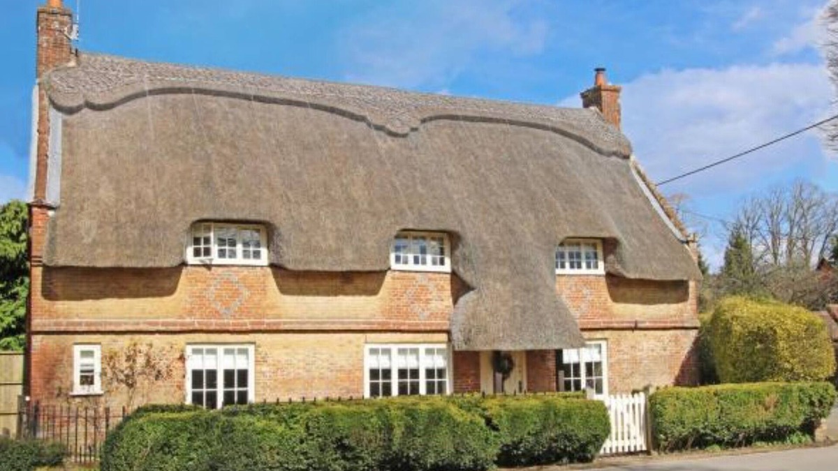 Cranborne Cottage | The Thatched Cottage Cranborne near The New Forest