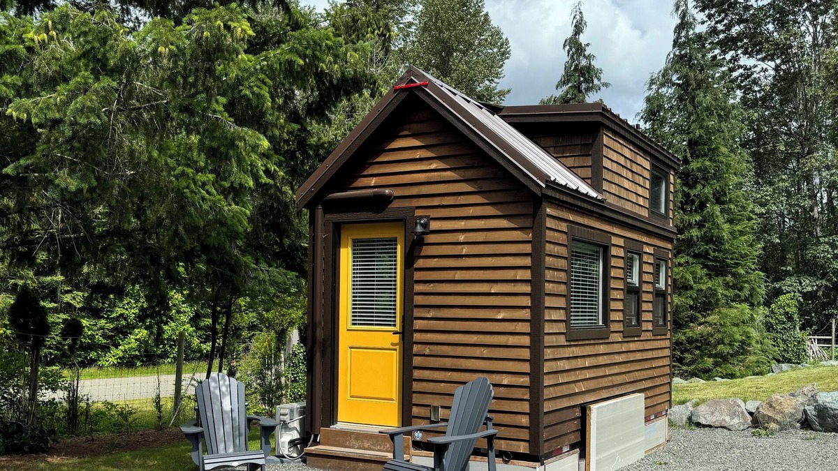 Courtenay Cabin | The Thistle - On Quiet Country Acreage - with A/C