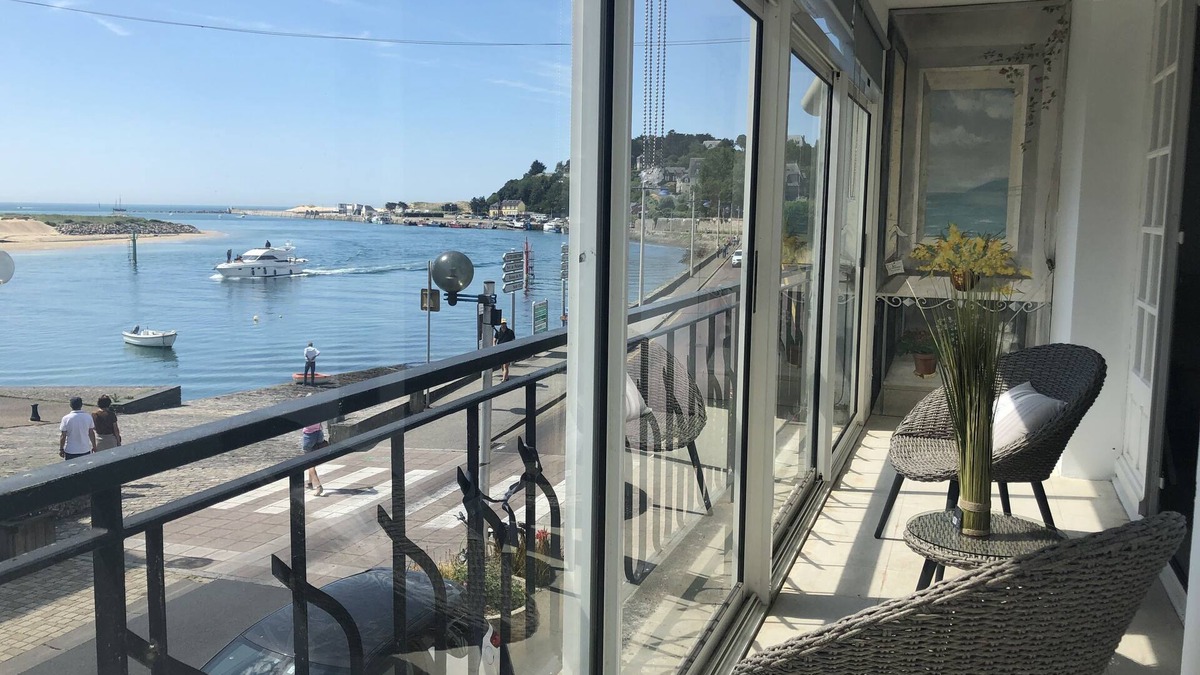 Barneville-Carteret Apartment | "The Thousand Sabords" Full center and sea views
