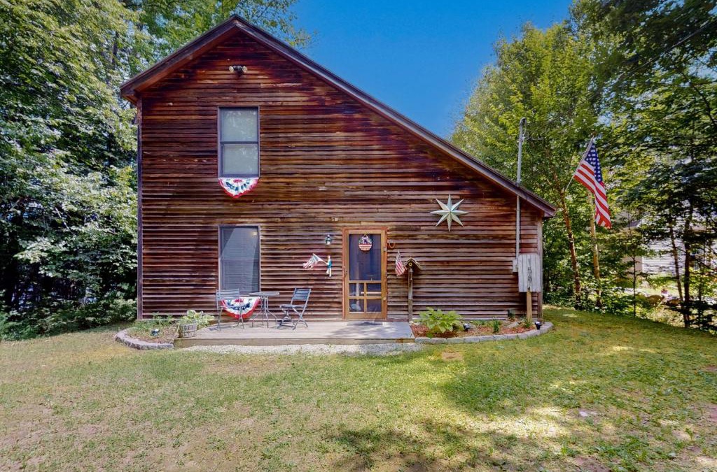 Weeks Mills House | The Three Cornered Pond Retreat