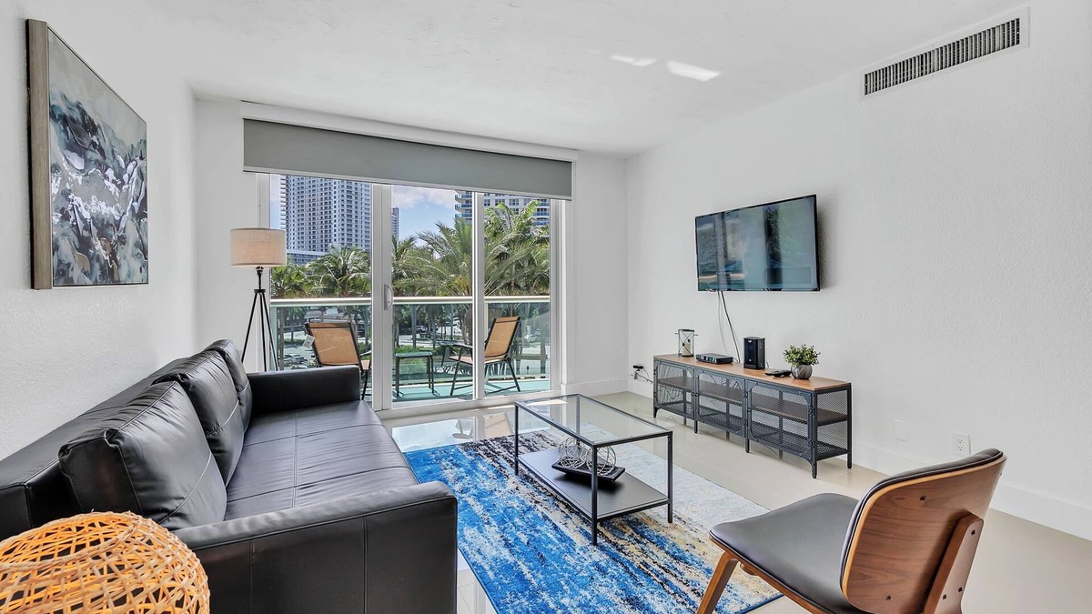 Hollywood South Central Beach Apartment | THE TIDES, 1bedroom 1 bathroom condo, recently updated!
