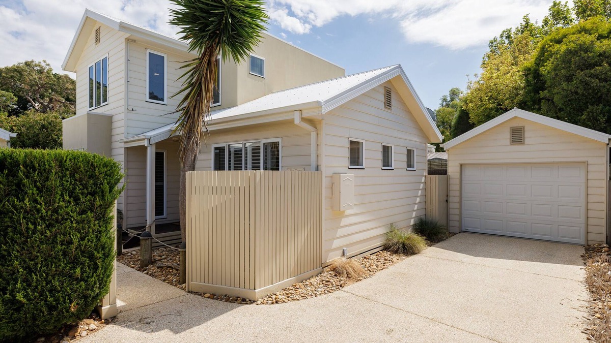 Silverleaves House | The Tides Silverleaves by Ready Set Stay