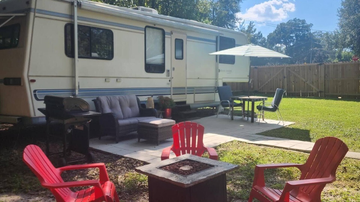 Griffin Heights House | The Tiki Hut RV is Completely Renovated, 2.7 mi, 8 min to Doak Campbell Stadium
