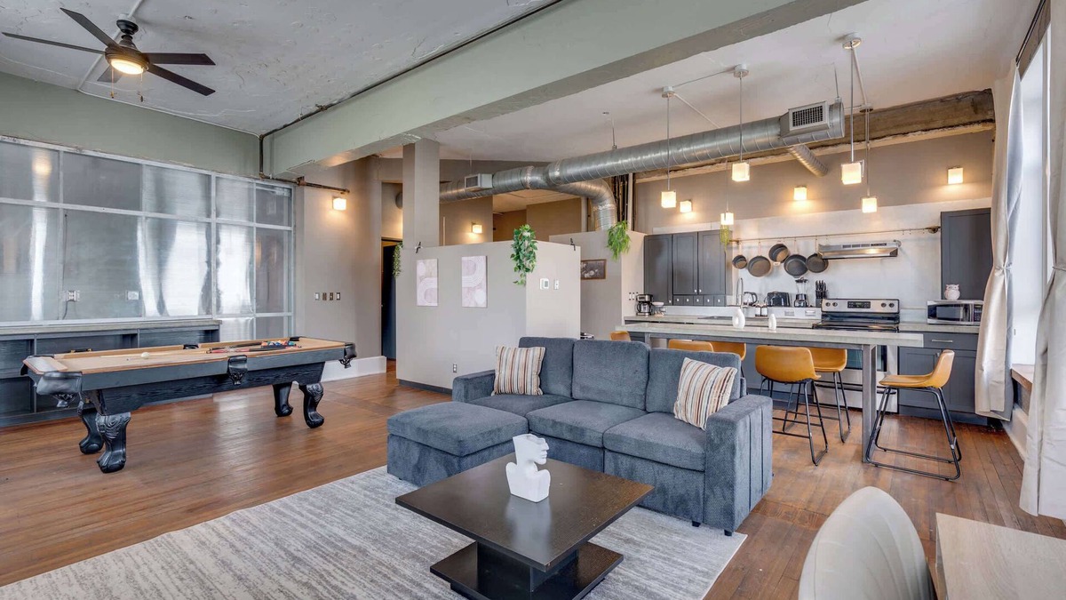 Civil Rights Historic District Apartment | The Timeless Flat| Pool Table| Covered Parking |DT