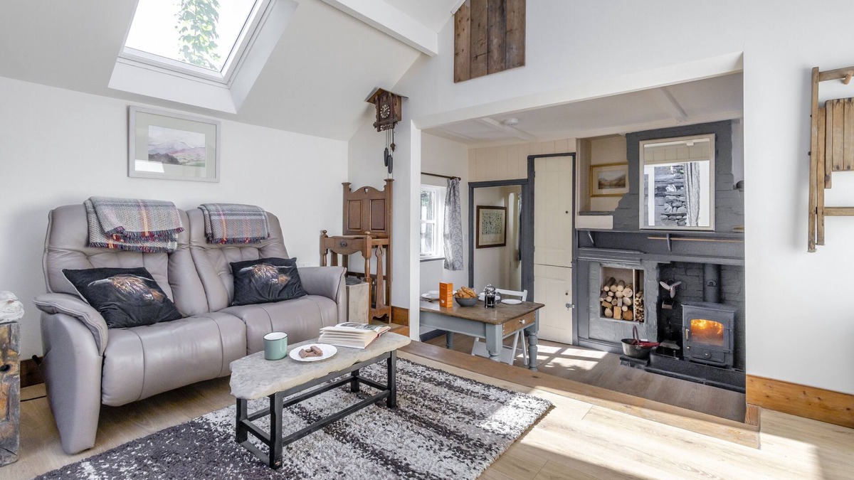 Llwyngwril House | The Tin House - One Bedroom House, Sleeps 2