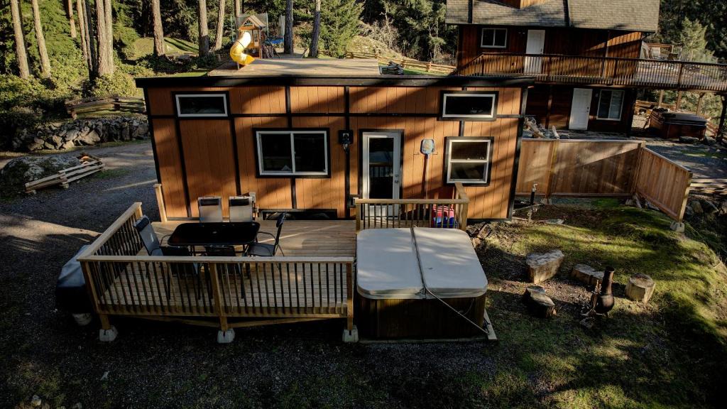 Sooke House | The Tiny Cabin: A Sooke Forest Retreat