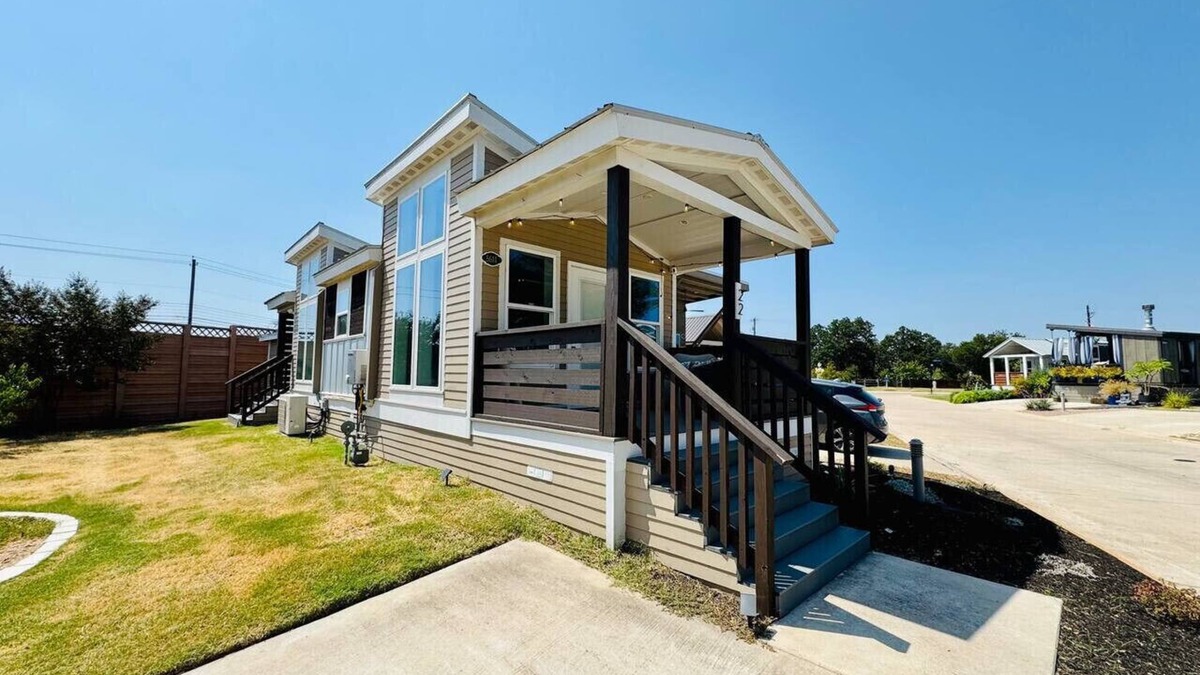 Austin House | The Tiny Treasure | Pool & Hot Tub