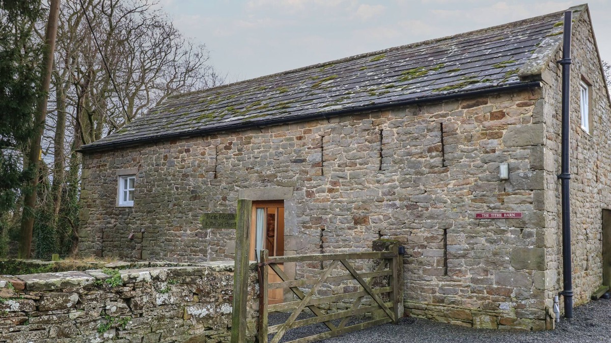 Fremington Cottage | THE TITHE BARN, pet friendly, with open fire in Barnard Castle
