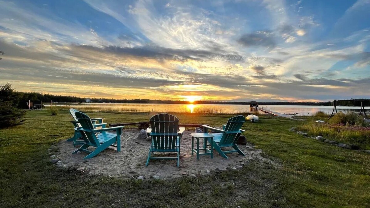 Presque Isle House | The Toasted Marshmallow Lakeside Retreat