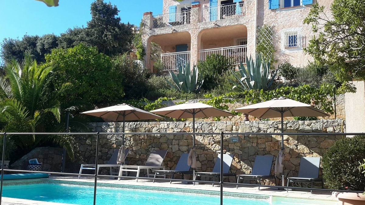 Taradeau Apartment | the tops of taradeau