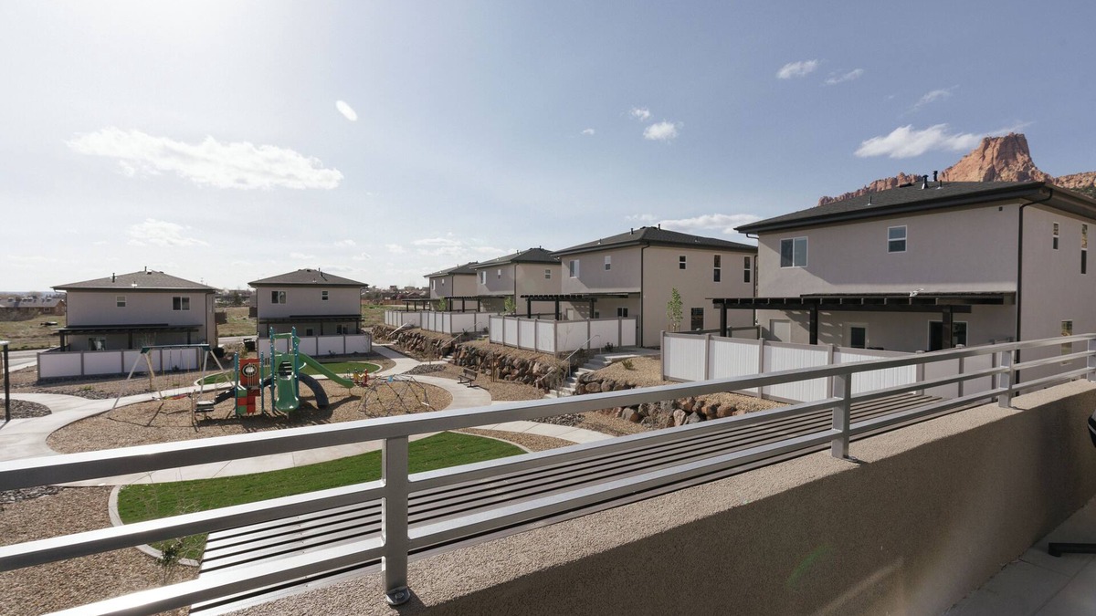 Hildale House | The Toroweap - 4 Bed, 3 Bath, Hot Tub + Deck