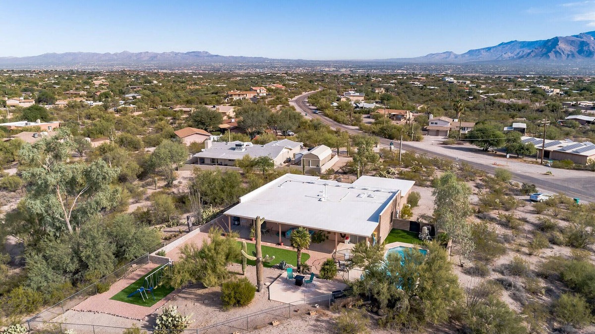 Rancho Del Cerro House | The Tortolita House on 1.2 acres - 3 min from the Sweetwater Preserve!