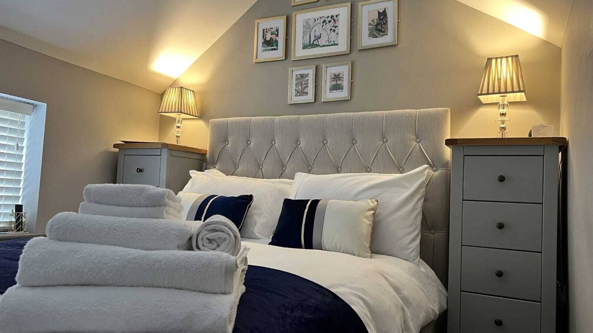 Beckingham Cottage | The Tower, 1 bed, 1850's Tiny House