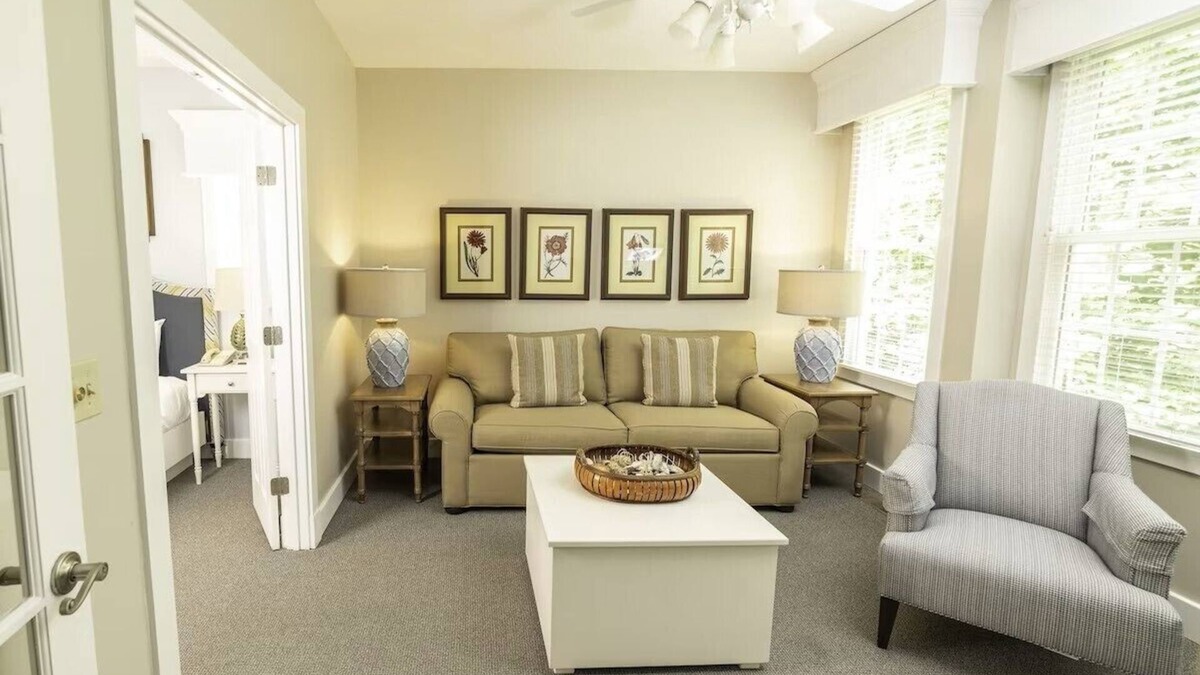 Lackey House | The Townes at King's Creek Resort - 4 bedrooms, 2 sunrooms, and much more