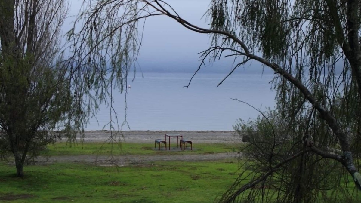 Kuratau House | The Toy Bach - Absolute Lake frontage