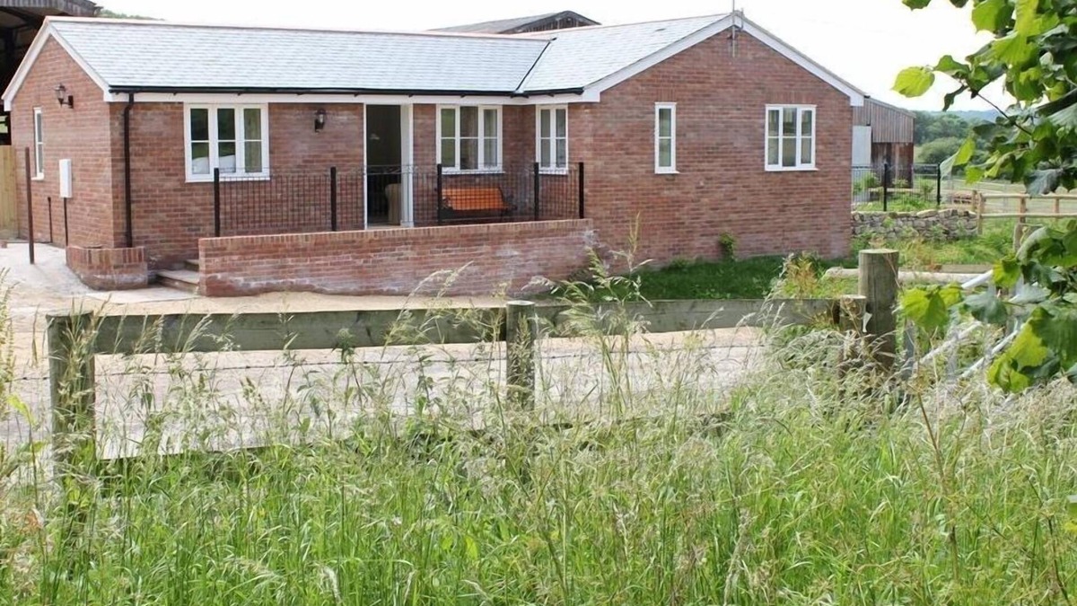 West Knoyle Cottage | THE TRACTOR SHED, pet friendly, with a garden in Shaftesbury