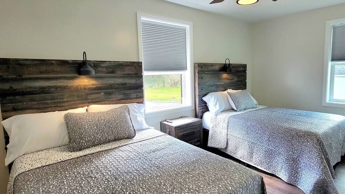 Tazewell Apartment | The Traveler on Main - Suite #3- Across the Street from Back of the Dragon!