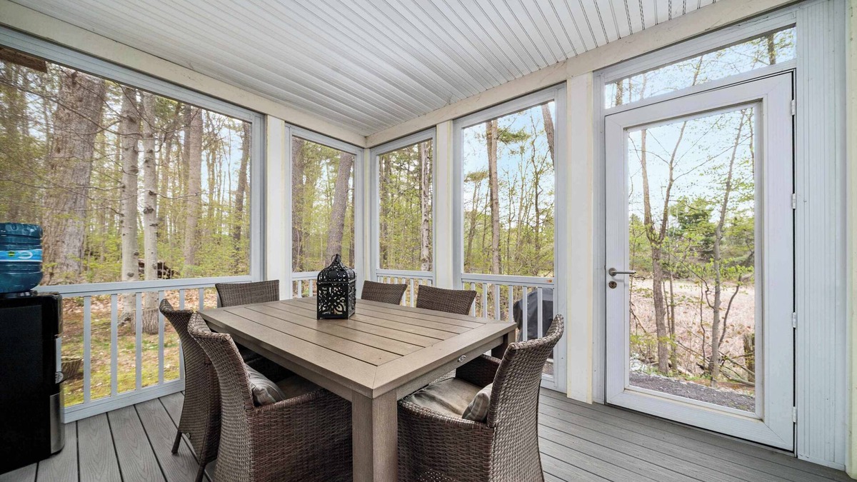 Cherry Valley House | The Tree Frog - 12 Pine Forest