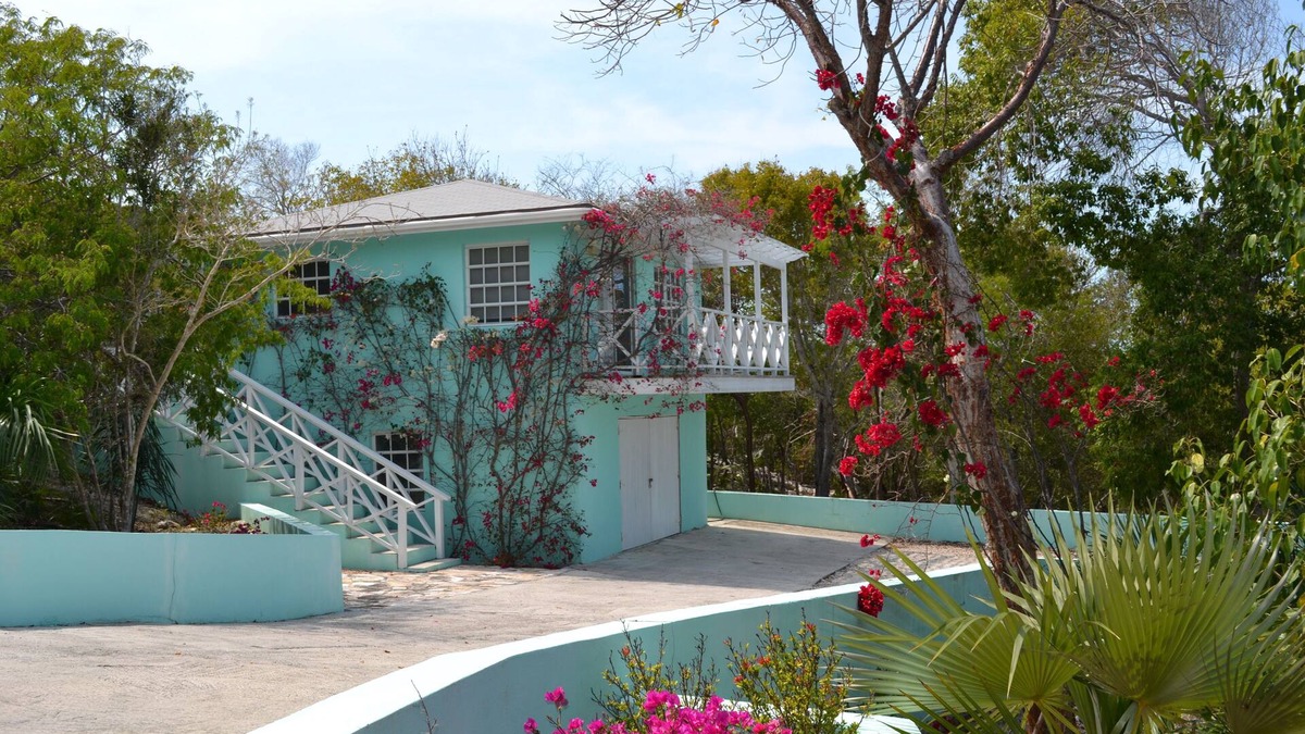Great Exuma Cottage | The Tree House - a Cozy Peaceful Nest for Your Exuma Adventure