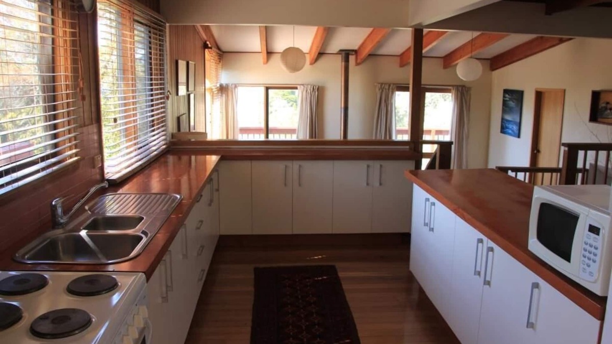 Eden House | The Tree House Eden - 3 Bedroom house with Stunning bushland setting - 5+ nights