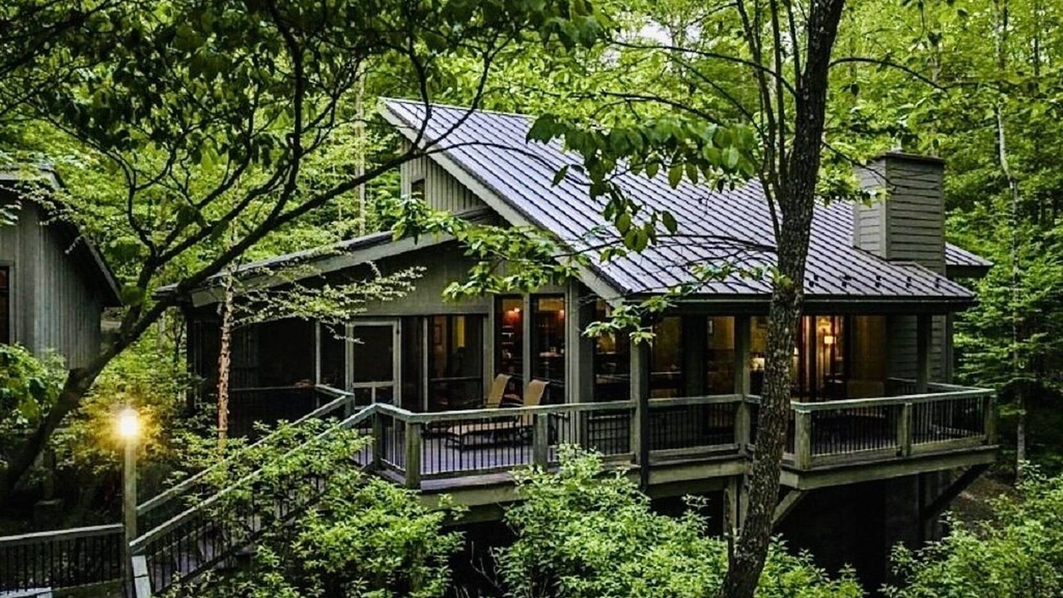Victor House | The Tree House in the heart of the New River Gorge National Park