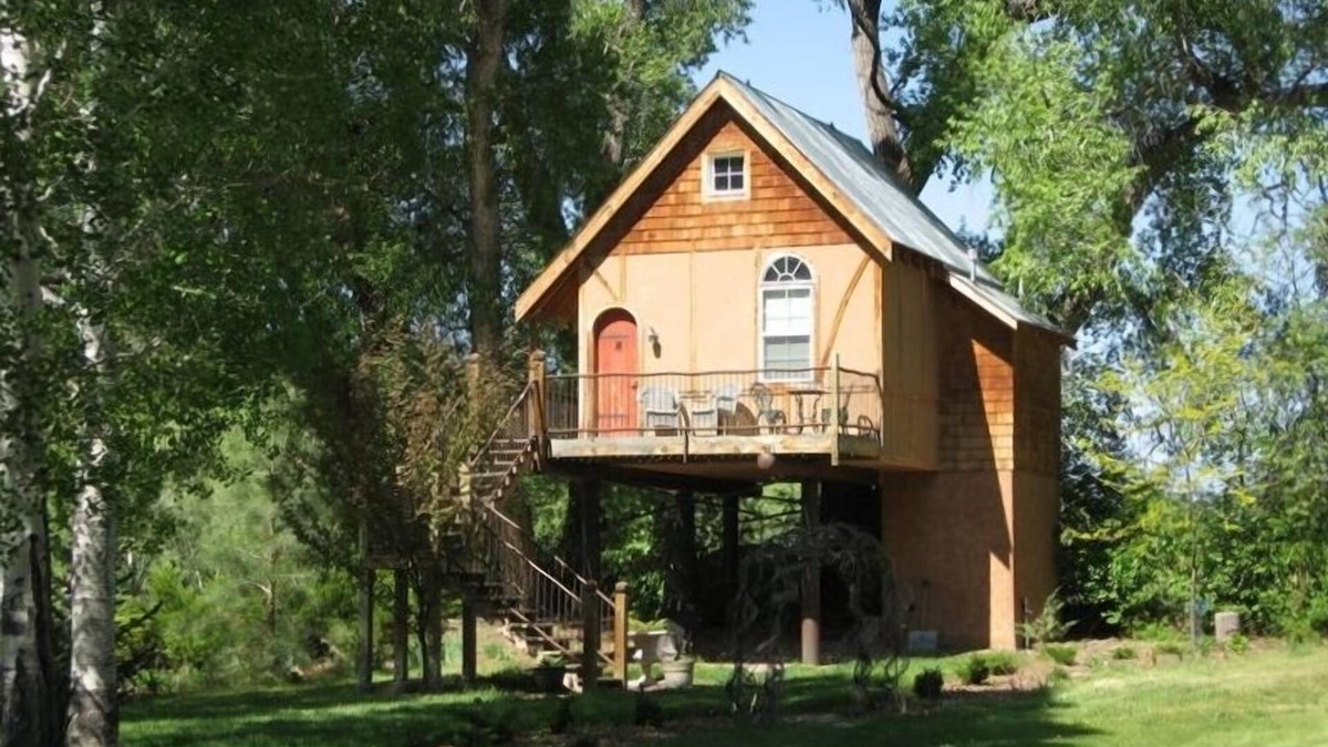 Valdez House | The tree house on the Rio Hondo Valley Alpacas- no cleaning fee