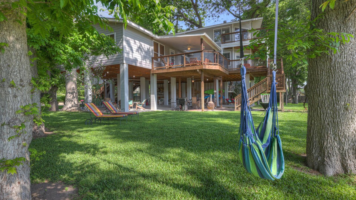 New Braunfels House | The Tree Top Haus-Spacious Waterfront Home on Lake Dunlap, New Braunfels