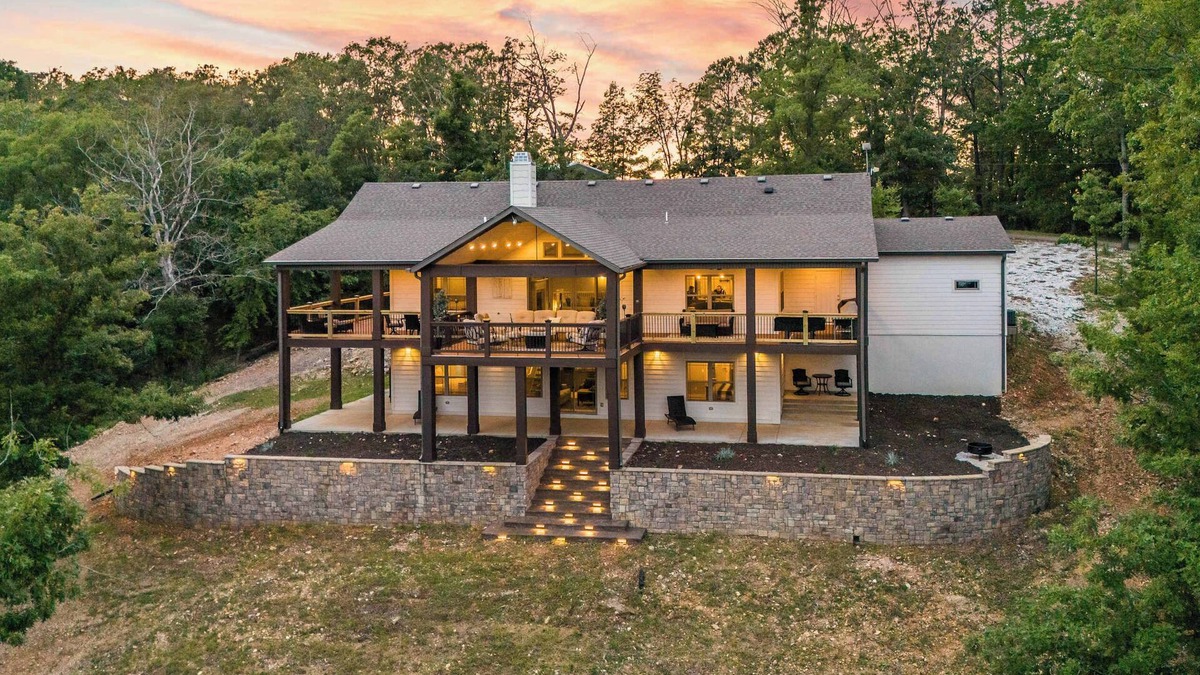 Garfield House | The Tree Top Serenity at Beaver Lake family