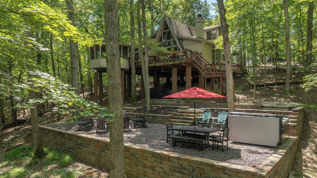 Innsbrook Ski Chalet | The Treehouse at Cedar Falls by Innsbrook Vacations!