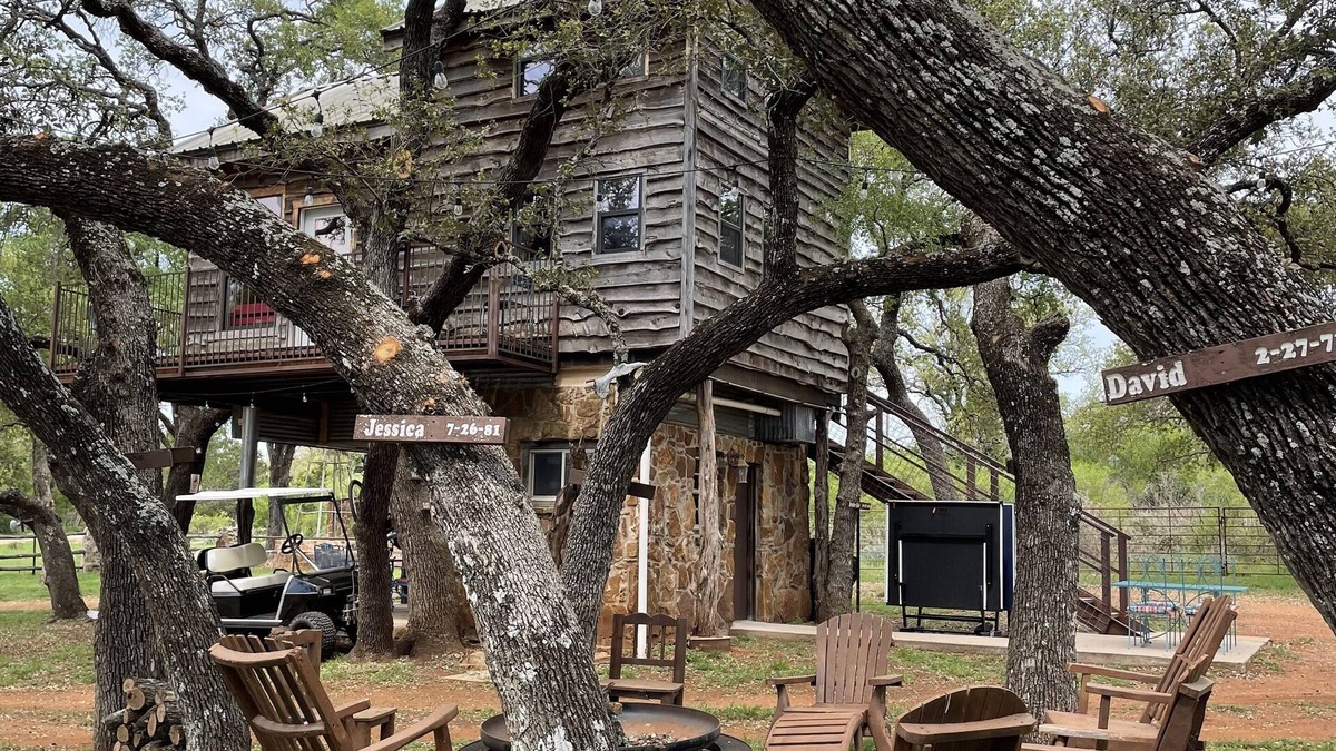 Marble Falls Cabin | The Treehouse at Dos Conchas Ranch