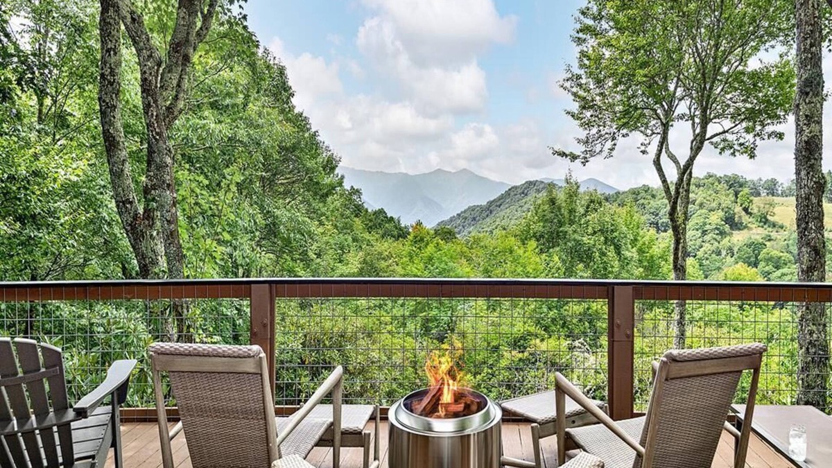Cataloochee Ranch Cabin | The Treehouse at Cataloochee - Luxury, Mountain Experience at 4,900ft! HOT TUB!