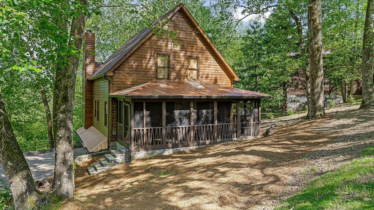 Lancaster House | The Treehouse Cabin Mins to Center Hill Marina Caney Fork River Edgar Evins Park
