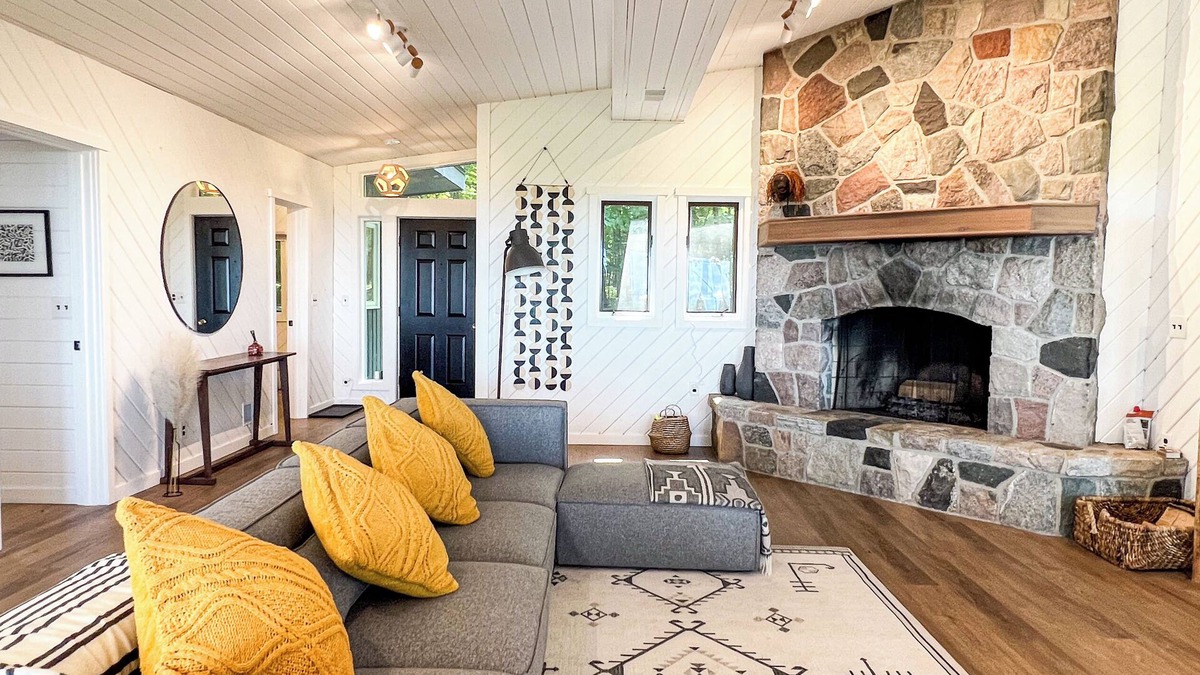 Harbor Springs Cottage | The Treehouse @ Old Trail | Tunnel of Trees | Lake Michigan Access