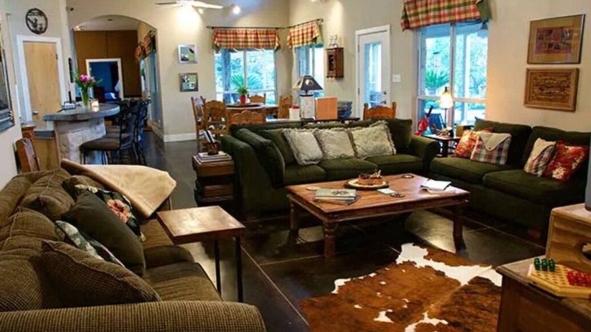 Jeddo Cabin | The Treehouse & The Ranch House at Davis Ranch Retreat