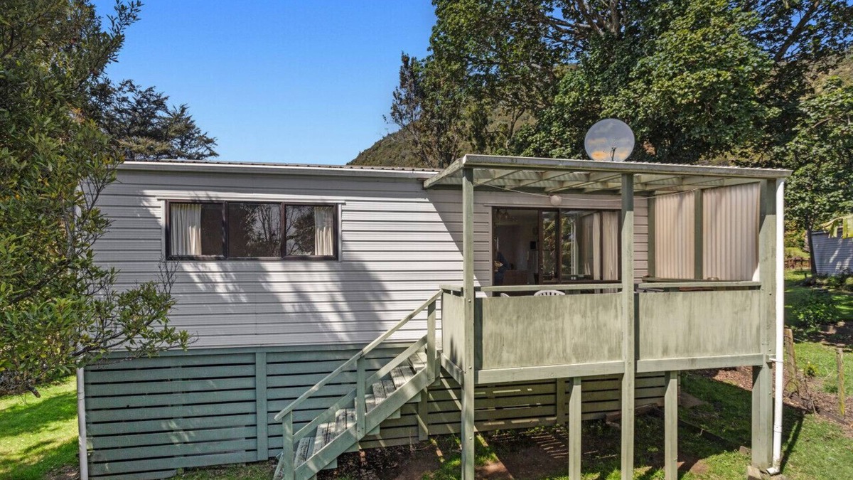 Waihau Bay House | The Treehouse- Whanarua Bay