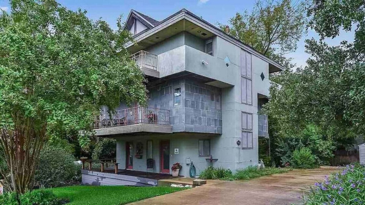 Bryan Villa | The Treehouse with 3 King beds and one Queen