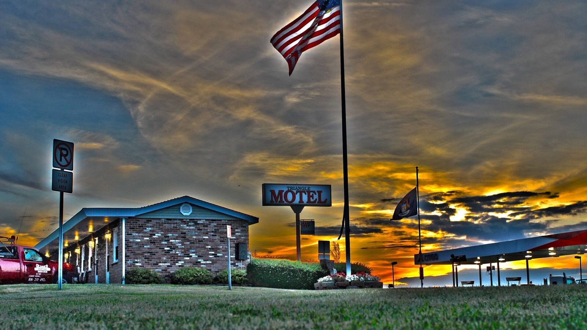 Alma Hotel | The Triangle Motel