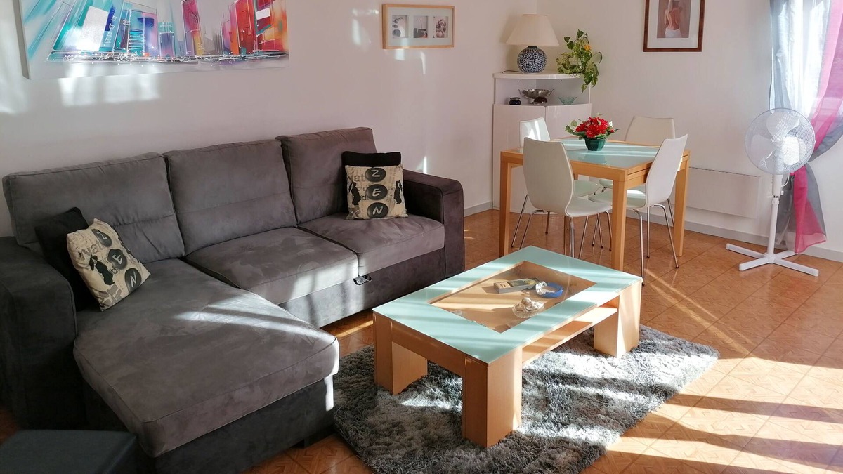 Seyssinet-Pariset Apartment | The tricolour 🌈 #A4