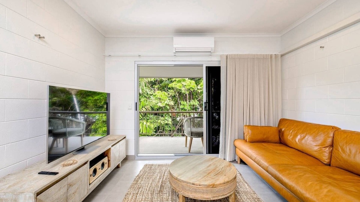Trinity Beach Apartment | The Tropical Trinity A Breezy Beachside Getaway