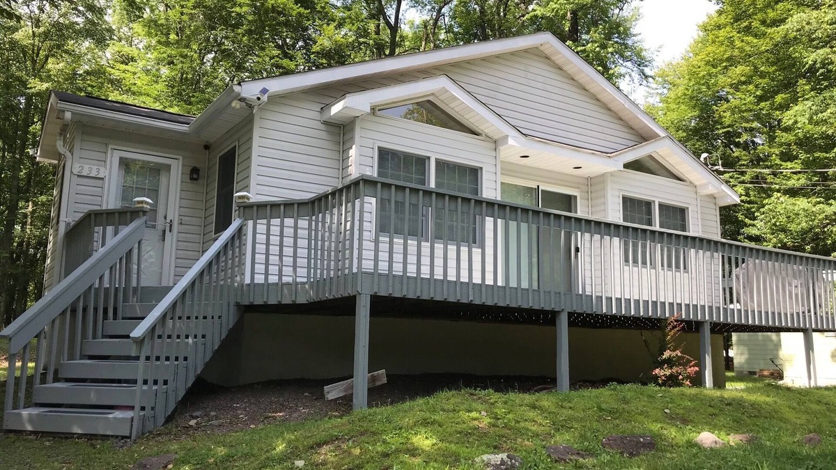 Pocono Lake Ski Chalet | “The Trout House” – your perfect getaway Pocono Lake Home @Arrowhead Lake