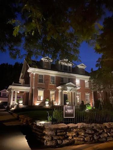 Southmoreland Hotel | The Truitt