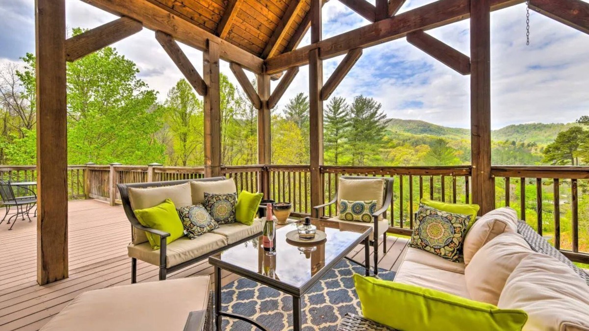 Cullowhee House | The Tuck House, nestled in the serene beauty of Cullowhee, NC