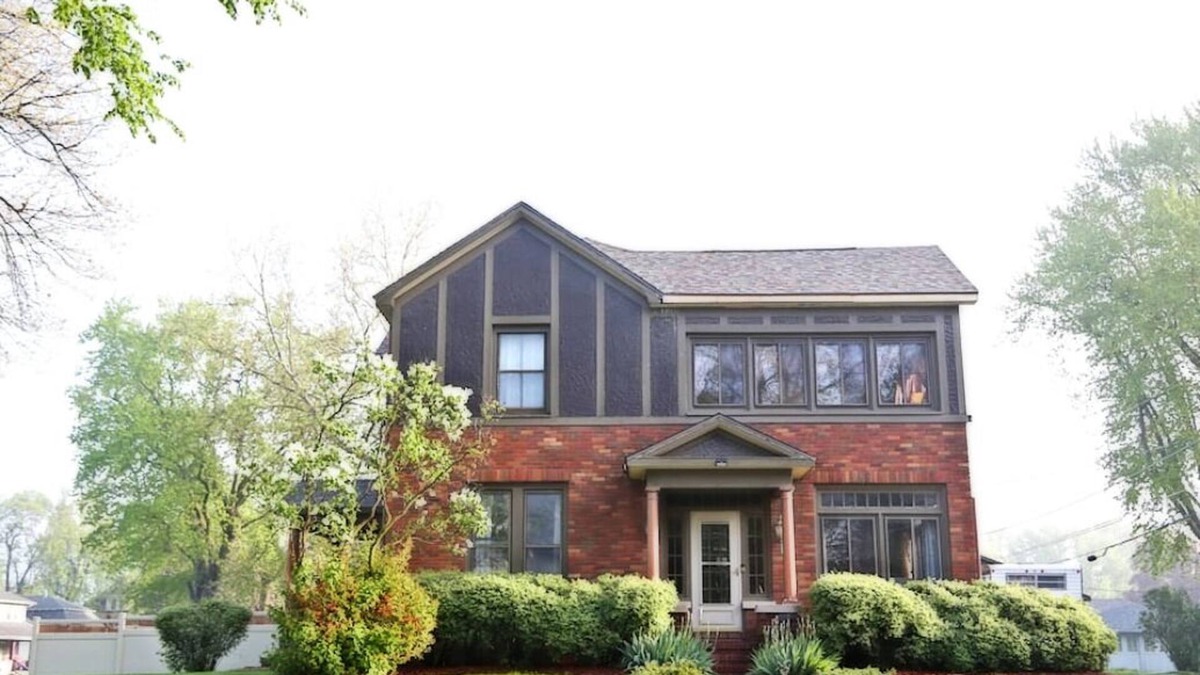 Oskaloosa House | The Tudor; Pool, Fire Pit, Patio, Near Hiking and Bike Trails; Bike Rental near.